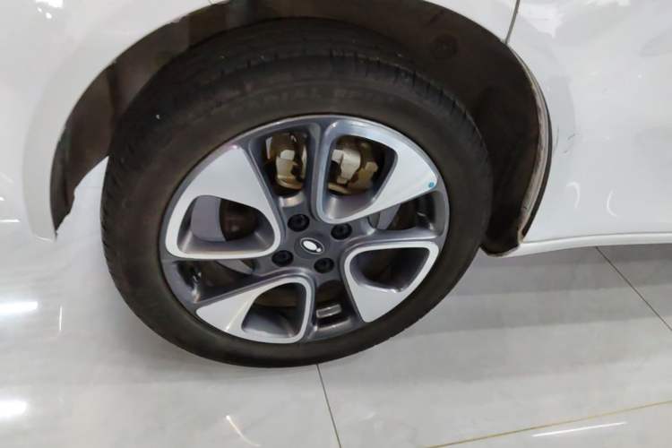 Used ORA White Cat 2022 Upgraded Model 305km Range Luxury Version Lithium-Ion Battery Right Rear Wheel Hub
