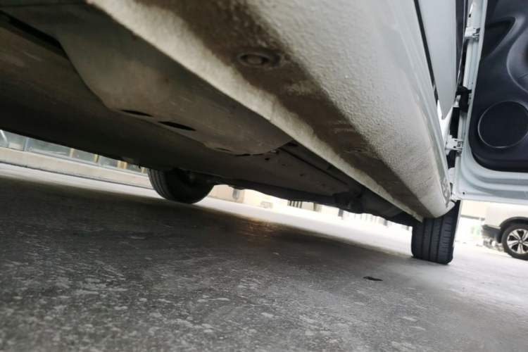 Used ORA White Cat 2022 Upgraded Model 305km Comfort Version Lithium-Ion Battery Right Side Sill