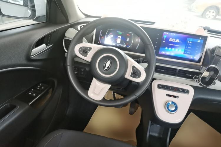 Used ORA White Cat 2022 Upgraded Model 305km Comfort Version Lithium-Ion Battery Steering Wheel