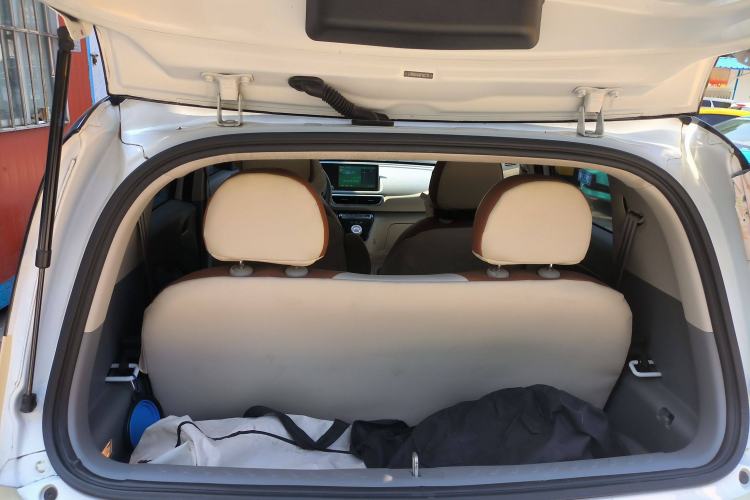 Used ORA White Cat 2022 Upgraded Model 305km Range Luxury Version Lithium-Ion Battery Trunk