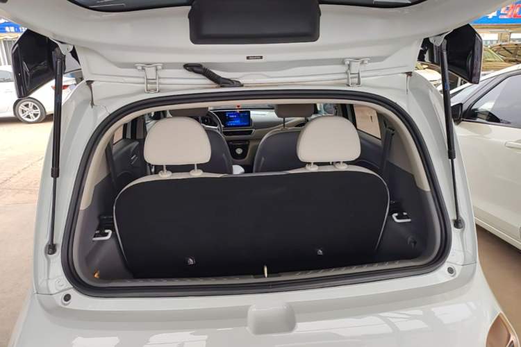 Used ORA White Cat 2022 Xiaoyue Mao Edition 360 km Luxury Model Lithium NMC Trunk