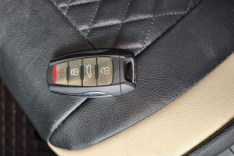 Used ORA White Cat 2022 Xiaoyue Mao Edition 401 km Flagship Model Lithium Ternary Vehicle Key