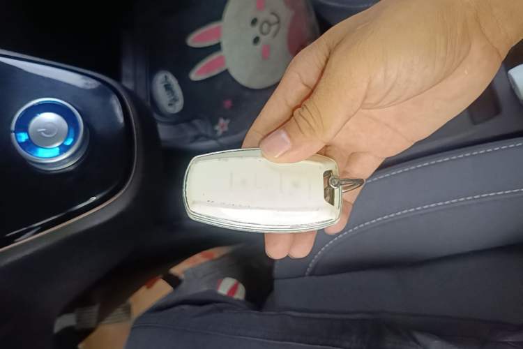 Used ORA White Cat 2022 Upgraded Model 305km Comfort Version Lithium-Ion Battery Vehicle Key