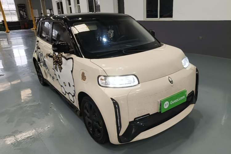 Used ORA White Cat 2022 Xiaoyue Mao Edition 360 km Luxury Model Lithium NMC Front Right 45 Deg