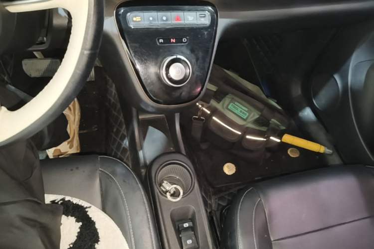 Used ORA White Cat 2022 Xiaoyue Mao Edition 360 km Luxury Model Lithium NMC Gear Lever
