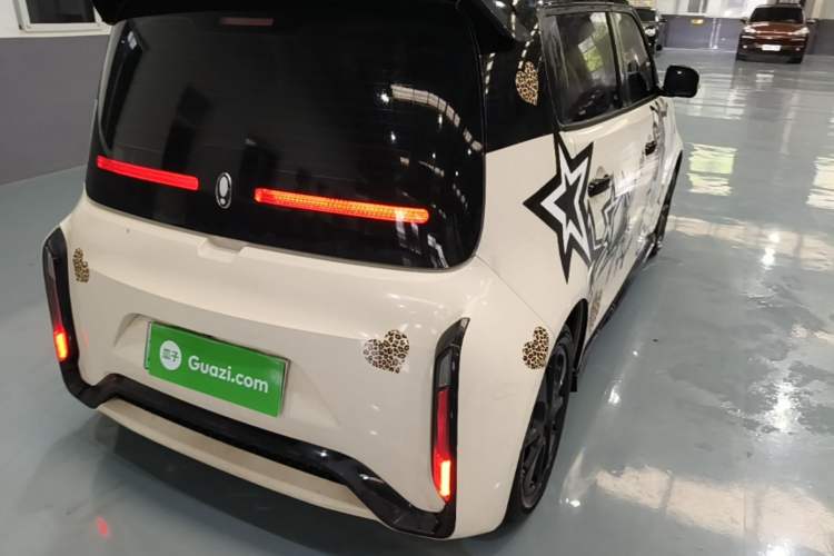 Used ORA White Cat 2022 Xiaoyue Mao Edition 360 km Luxury Model Lithium NMC Right Rear Taillight