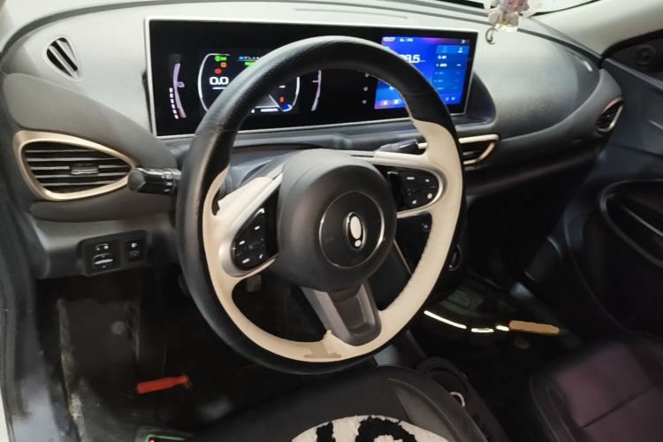 Used ORA White Cat 2022 Xiaoyue Mao Edition 360 km Luxury Model Lithium NMC Steering Wheel