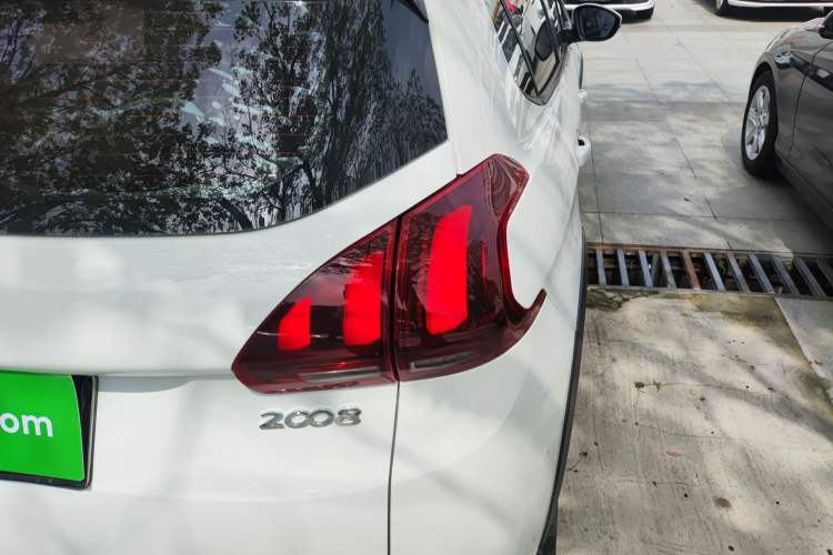 Used Peugeot 2008 2018 1.6L Automatic Fashion Edition Exterior 6