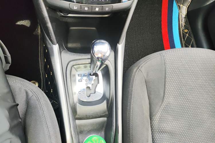 Used Peugeot 2008 2018 1.6L Automatic Fashion Edition Gear Lever