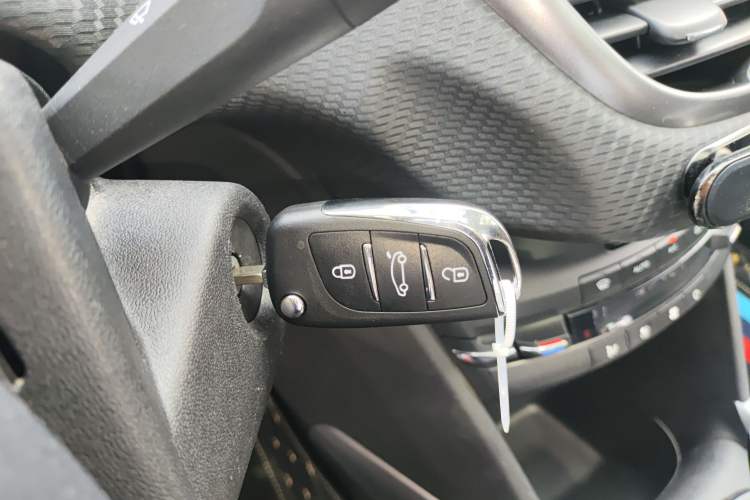 Used Peugeot 2008 2018 1.6L Automatic Fashion Edition Interior 1