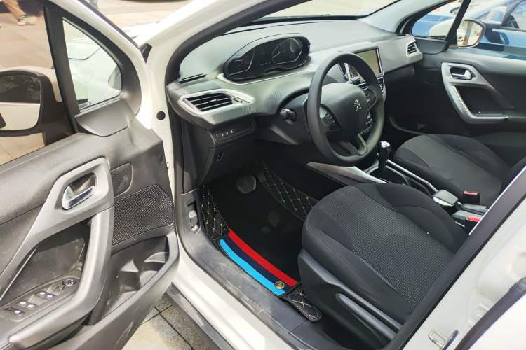Used Peugeot 2008 2018 1.6L Automatic Fashion Edition Interior 3