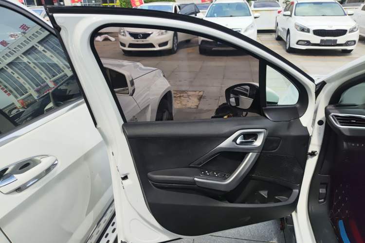 Used Peugeot 2008 2018 1.6L Automatic Fashion Edition Interior 7