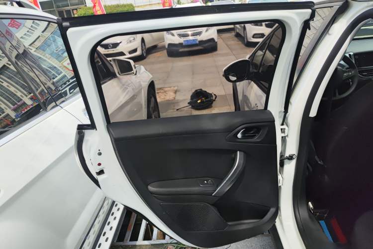 Used Peugeot 2008 2018 1.6L Automatic Fashion Edition Interior 8