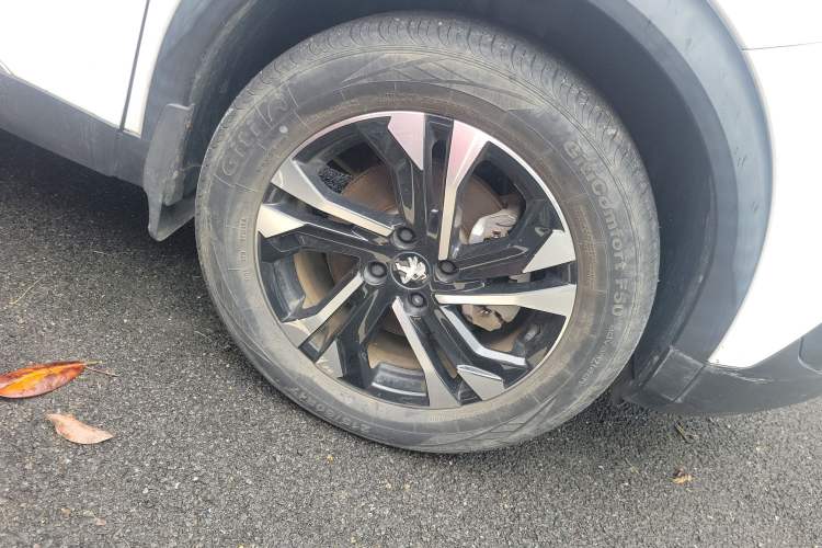 Used Peugeot 2008 2022 230THP THE ONE Right Front Wheel Hub