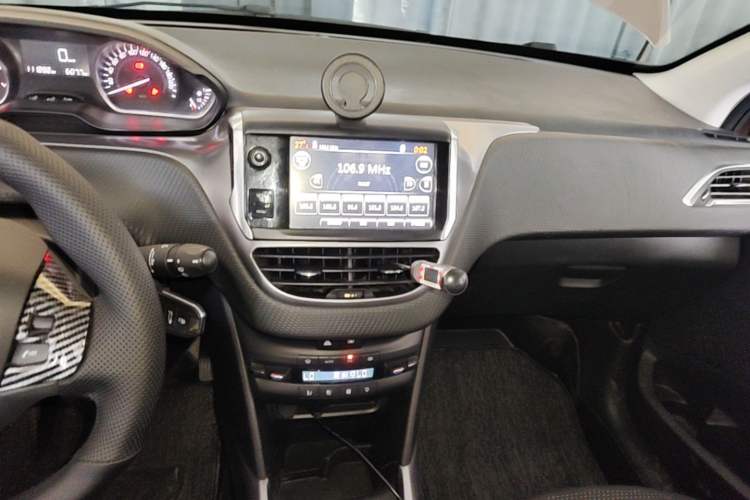 Used Peugeot 2008 2014 1.6L Manual Fashion Edition Audio And AC Panel
