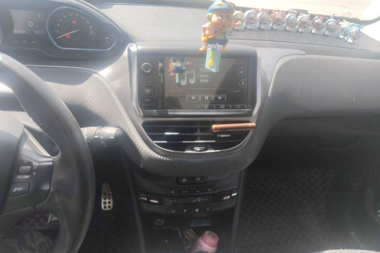 Used Peugeot 2008 2014 1.6L Automatic Navigation Edition Audio And AC Panel