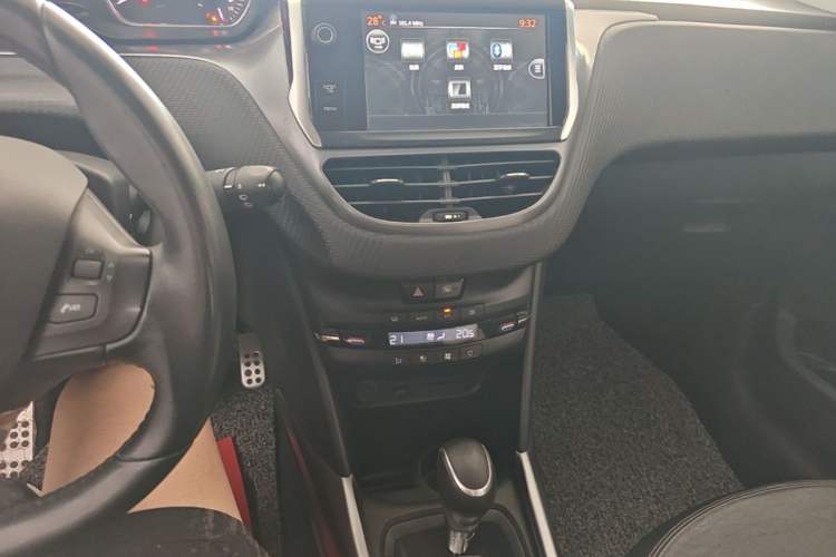 Used Peugeot 2008 2014 1.6L Automatic Navigation Edition Audio And AC Panel