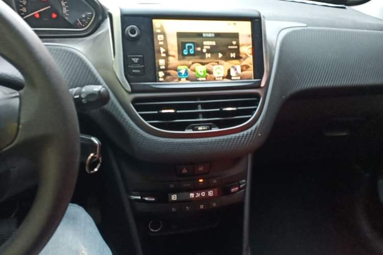 Used Peugeot 2008 2014 1.6L Manual Fashion Edition Audio And AC Panel