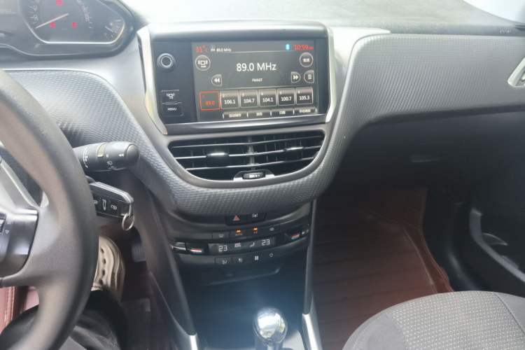 Used Peugeot 2008 2014 1.6L Automatic Fashion Edition Audio And AC Panel