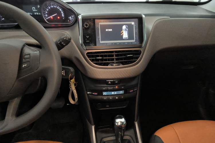 Used Peugeot 2008 2014 1.6L Automatic Fashion Edition Audio And AC Panel