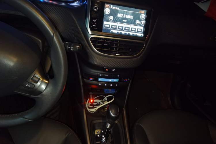 Used Peugeot 2008 2014 1.6L Automatic Navigation Edition Audio And AC Panel