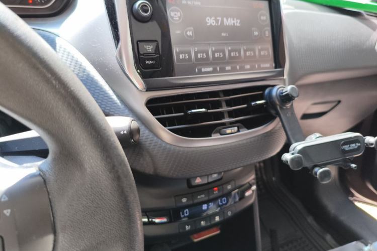Used Peugeot 2008 2014 1.6L Automatic Fashion Edition Audio And AC Panel