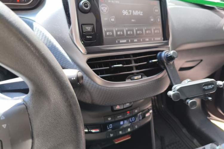Used Peugeot 2008 2014 1.6L Automatic Fashion Edition Audio And AC Panel