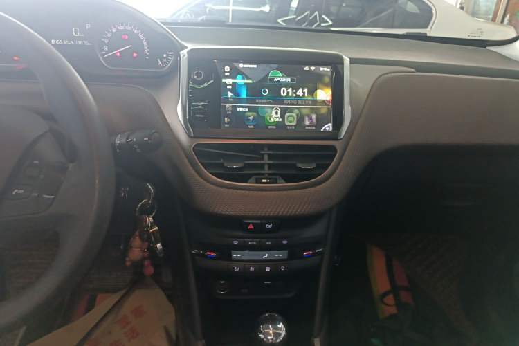 Used Peugeot 2008 2014 1.6L Automatic Fashion Edition Audio And AC Panel
