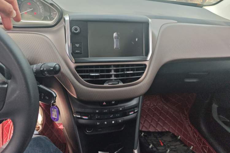Used Peugeot 2008 2014 1.6L Automatic Fashion Edition Audio And AC Panel