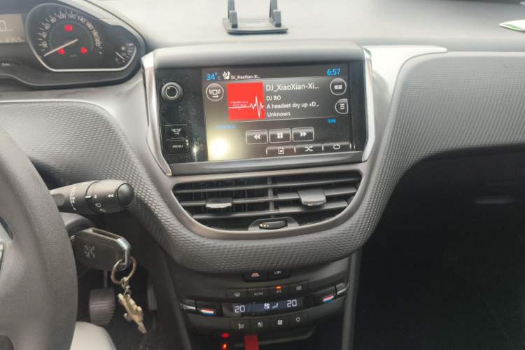 Used Peugeot 2008 2014 1.6L Manual Fashion Edition Audio And AC Panel