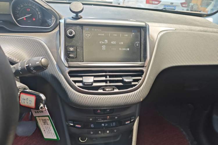 Used Peugeot 2008 2014 1.6L Automatic Fashion Edition Audio And AC Panel