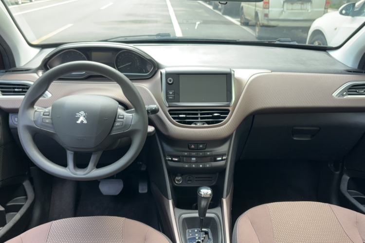 Used Peugeot 2008 2014 1.6L Automatic Fashion Edition Audio And AC Panel