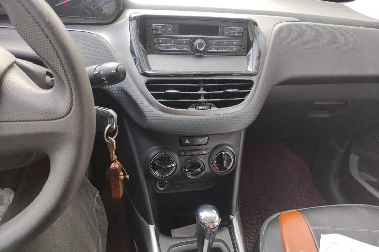 Used Peugeot 2008 2014 1.6L Automatic Trend Edition Audio And AC Panel