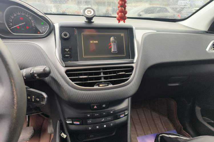 Used Peugeot 2008 2014 1.6L Automatic Excellence Edition Audio And AC Panel