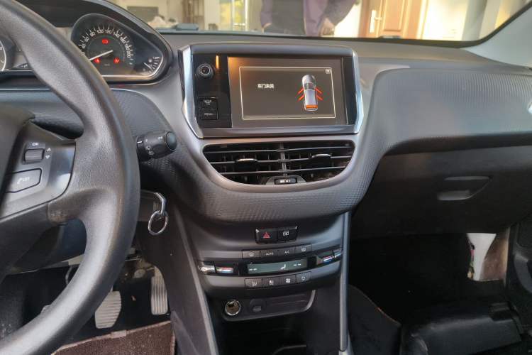 Used Peugeot 2008 2014 1.6L Manual Fashion Edition Audio And AC Panel
