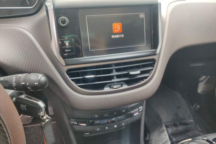 Used Peugeot 2008 2014 1.6L Automatic Fashion Edition Audio And AC Panel