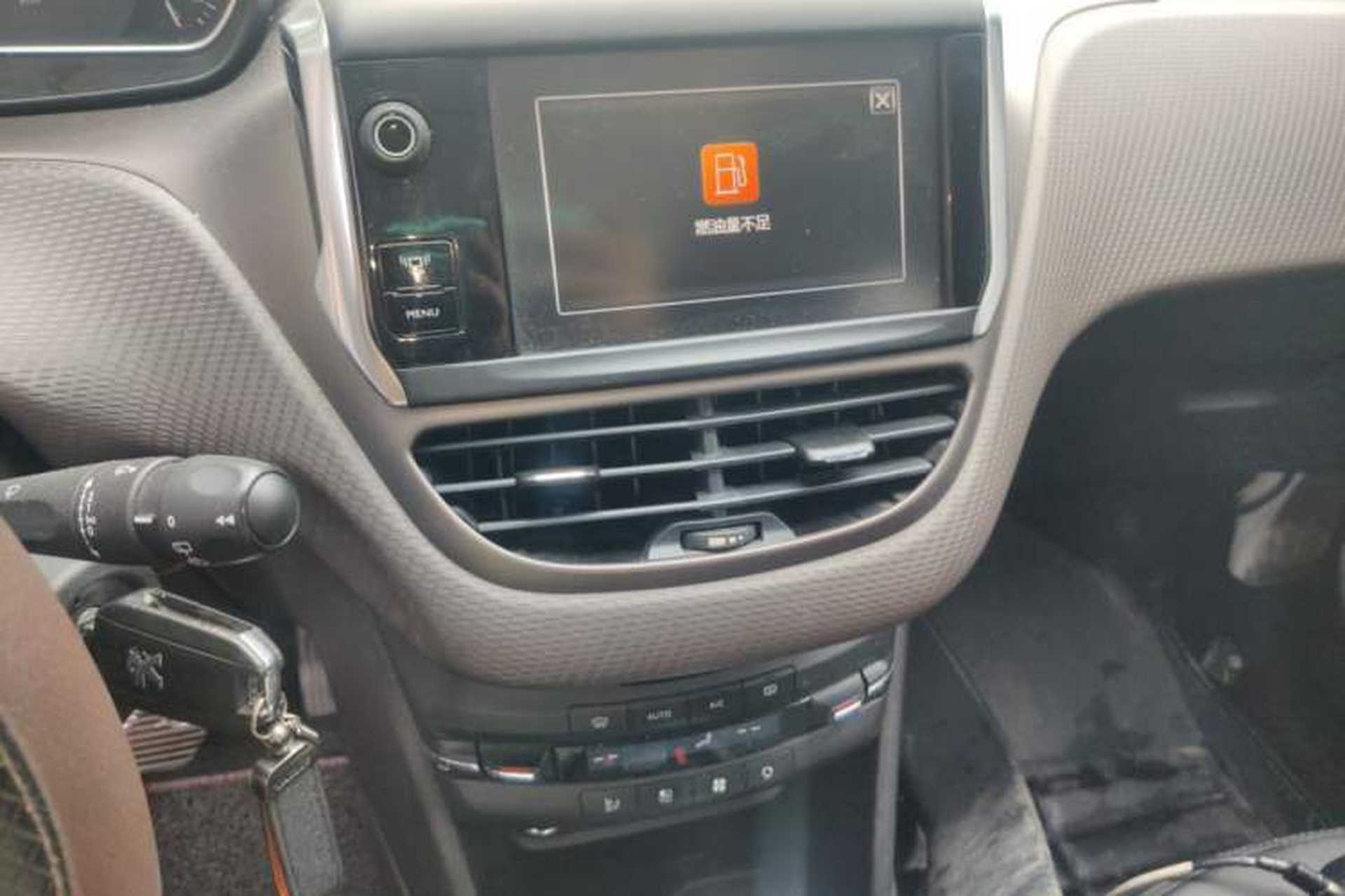 Used Peugeot 2008 2014 1.6L Automatic Fashion Edition Audio And AC Panel