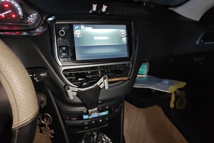 Used Peugeot 2008 2014 1.6L Manual Fashion Edition Audio And AC Panel