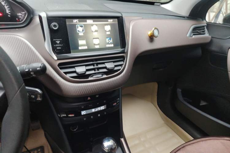 Used Peugeot 2008 2014 1.6L Automatic Fashion Edition Audio And AC Panel