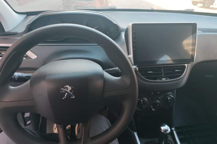 Used Peugeot 2008 2014 1.6L Automatic Trend Edition Audio And AC Panel