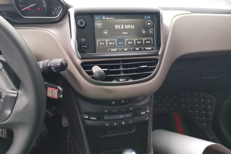 Used Peugeot 2008 2014 1.6L Automatic Fashion Edition Audio And AC Panel