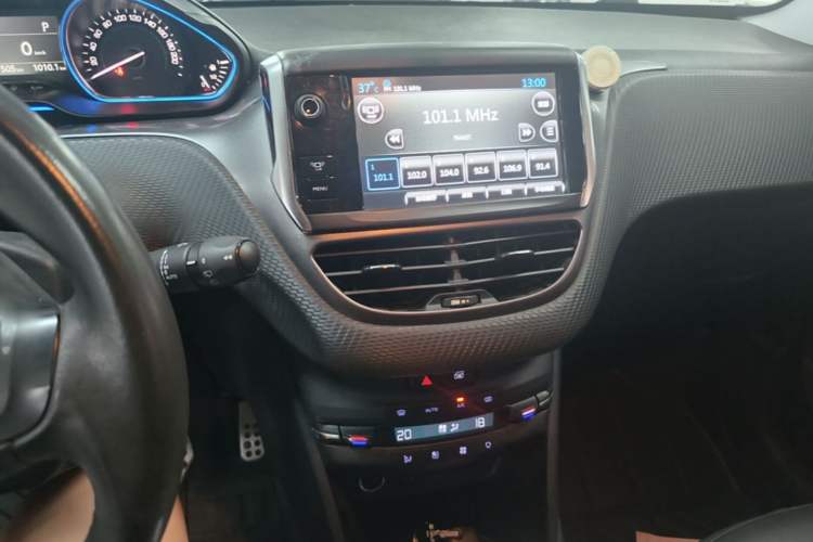 Used Peugeot 2008 2014 1.6L Automatic Navigation Edition Audio And AC Panel