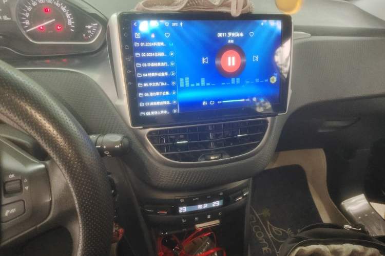 Used Peugeot 2008 2014 1.6L Automatic Fashion Edition Audio And AC Panel