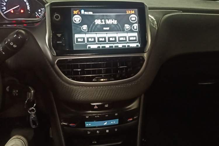 Used Peugeot 2008 2014 1.6L Automatic Fashion Edition Audio And AC Panel