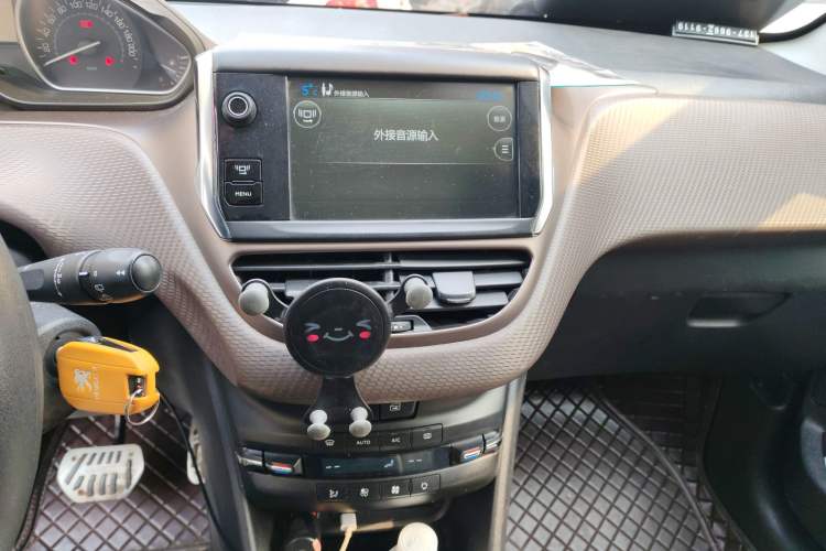 Used Peugeot 2008 2014 1.6L Automatic Fashion Edition Audio And AC Panel