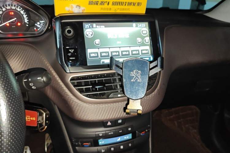 Used Peugeot 2008 2014 1.6L Automatic Fashion Edition Audio And AC Panel