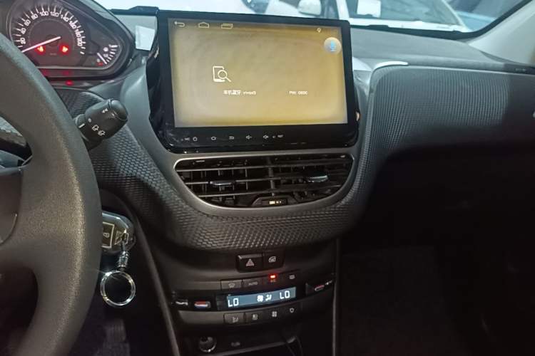 Used Peugeot 2008 2014 1.6L Automatic Fashion Edition Audio And AC Panel
