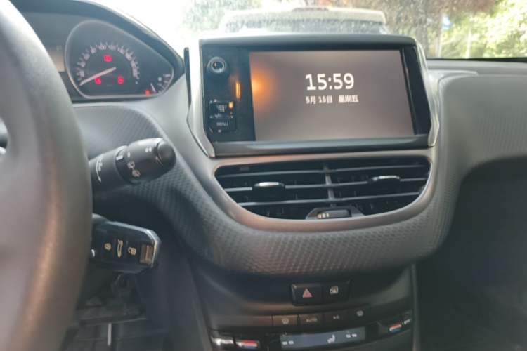 Used Peugeot 2008 2014 1.6L Automatic Fashion Edition Audio And AC Panel