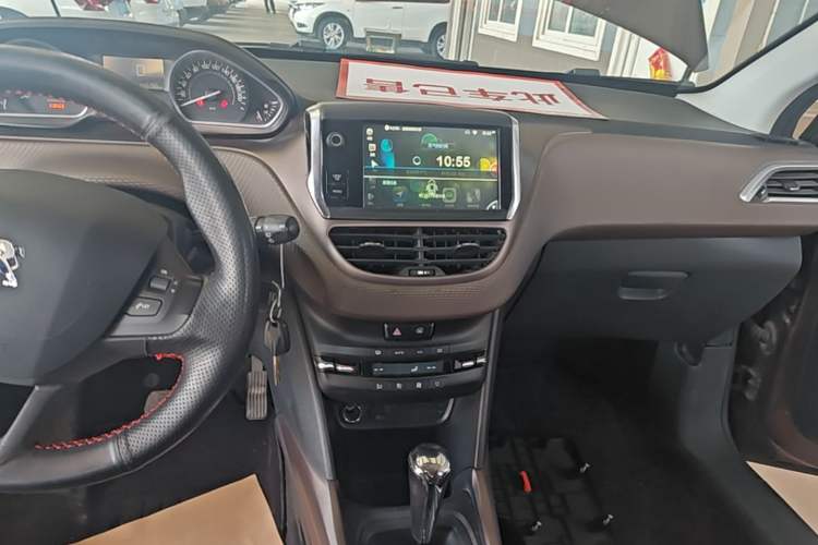 Used Peugeot 2008 2014 1.6L Automatic Fashion Edition Audio And AC Panel