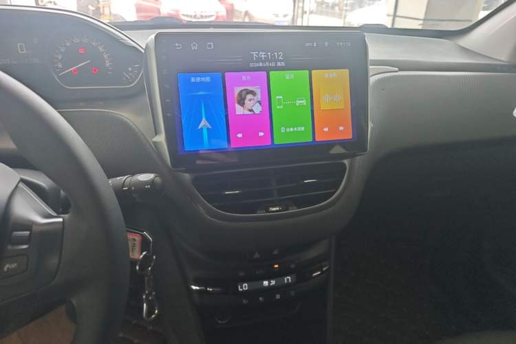 Used Peugeot 2008 2014 1.6L Automatic Fashion Edition Audio And AC Panel